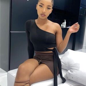 Fashion Nova - Heart Holder One Shoulder Top - Black